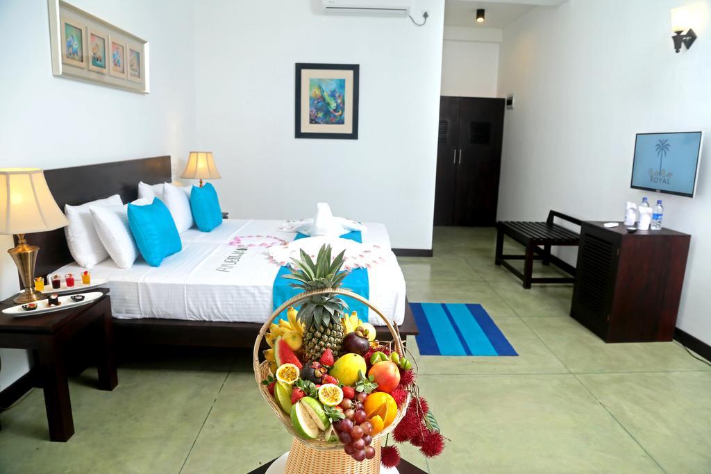 Coco Royal Beach Resort Kalutara Esterno foto