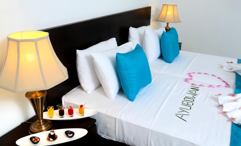 Coco Royal Beach Resort Kalutara Esterno foto