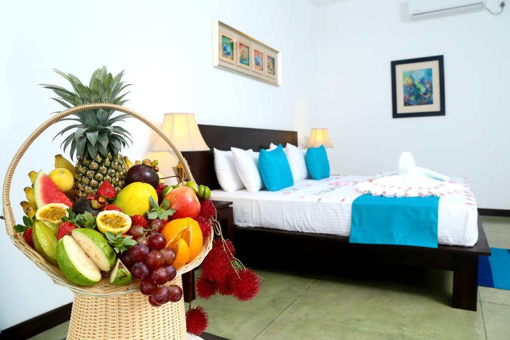 Coco Royal Beach Resort Kalutara Esterno foto