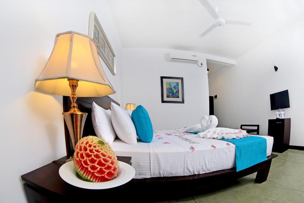Coco Royal Beach Resort Kalutara Esterno foto
