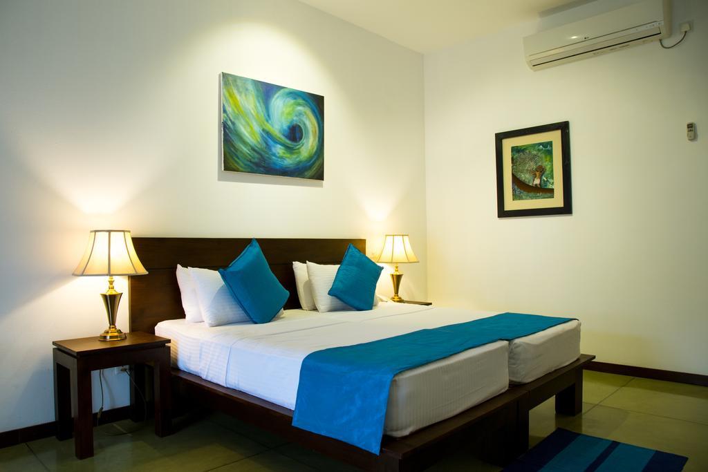 Coco Royal Beach Resort Kalutara Esterno foto